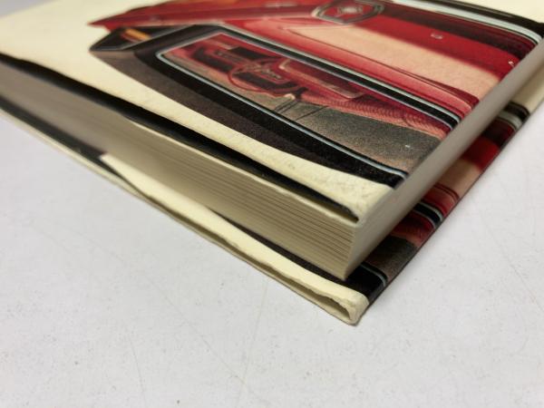 【中古】 赤いボディ、黒い屋根に２ドア アメリカの雑誌広告でたどる２７５台の自動車の容姿/東京書籍/片岡義男 片岡義男「赤いボディ、黒い屋根に2ドア アメリカの雑誌広告で