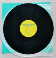 松田聖子 LPレコード　The 9th Wave　帯、シュリンク付き　　【画像5枚掲載】