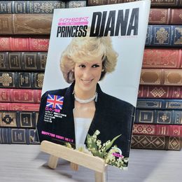 8_    　ダイアナ妃のすべて 美しい素顔と華麗なファッション 毎日グラフ別冊 昭和61年　　003986
