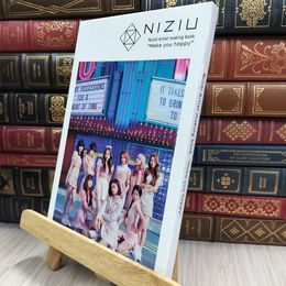 8_  NiziU Artist making Book “Make you happy” アーティストメイキングブック 220197